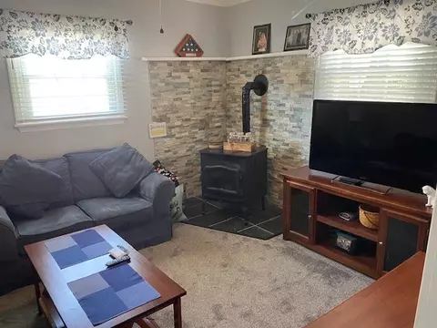 Living - 398 Gaskill St, Woonsocket, RI 02895 photo 1 of 5