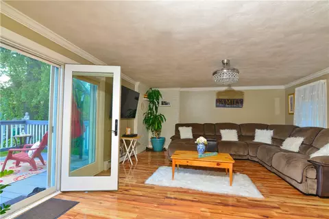 Living - 11 Ithaca St, Warwick, RI 02889 photo 1 of 3