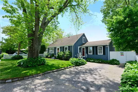 Exterior - 11 Ithaca St, Warwick, RI 02889 photo 2 of 8