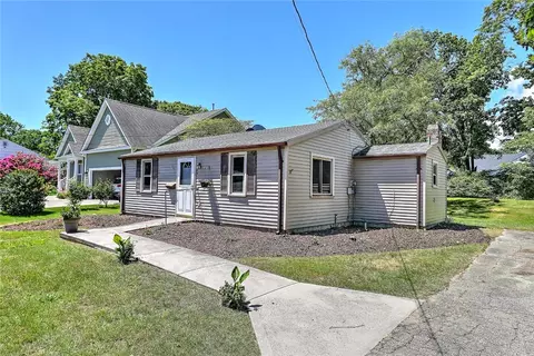 84 Oak St, South Kingstown, RI 02879