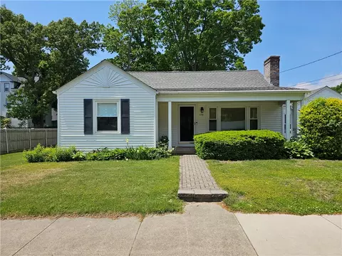 176 Columbia Ave, Pawtucket, RI 02860