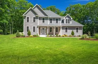 3 Rustic Ln, Cumberland, RI 02864