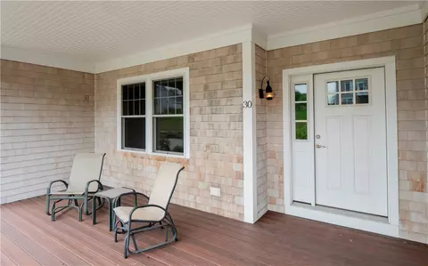 30 Brook Farm Rd, Portsmouth, RI 02871