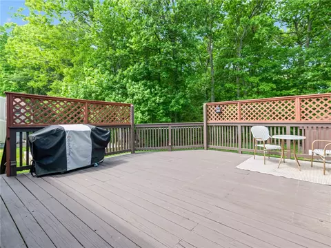 Exterior - 160 Mohawk Trl, Cranston, RI 02921 photo 3 of 7