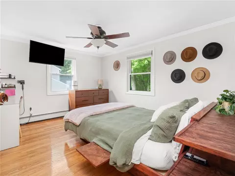 Bedroom - 160 Mohawk Trl, Cranston, RI 02921 photo 2 of 2