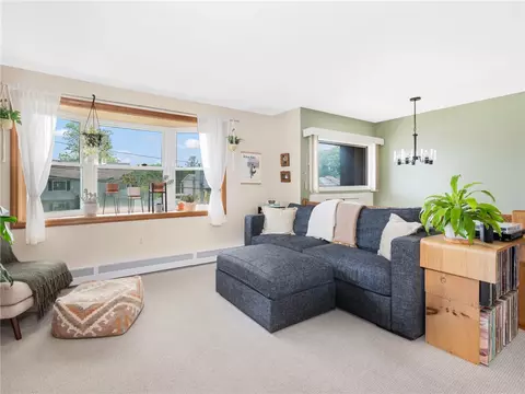 Living - 160 Mohawk Trl, Cranston, RI 02921 photo 2 of 2