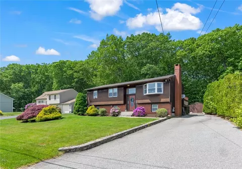 Exterior - 160 Mohawk Trl, Cranston, RI 02921 photo 2 of 7
