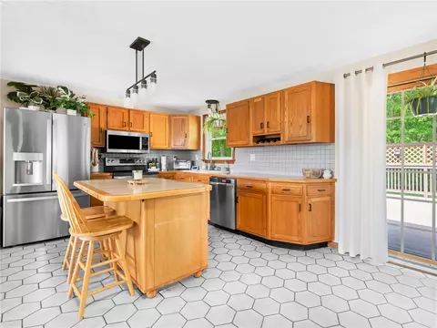 Kitchen - 160 Mohawk Trl, Cranston, RI 02921 photo 2 of 4