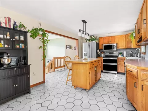 Kitchen - 160 Mohawk Trl, Cranston, RI 02921 photo 4 of 4