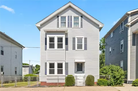 32 Middle St, Pawtucket, RI 02860