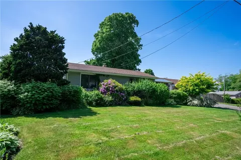 86 Mail Coach Rd, Portsmouth, RI 02871