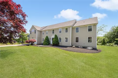 626 Kettle Pond Dr, South Kingstown, RI 02879