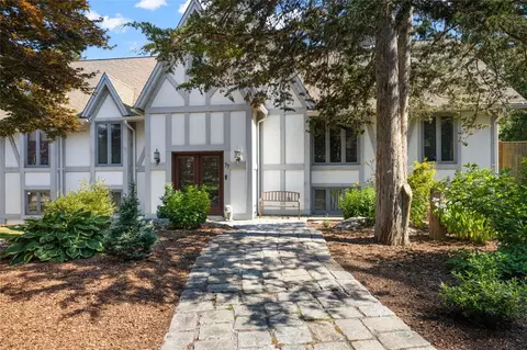 77 Maple Ave, Lincoln, RI 02865