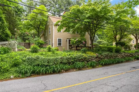 87 Stillwater Rd, Smithfield, RI 02917