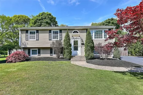 50 Larochelle Ave, Warwick, RI 02889