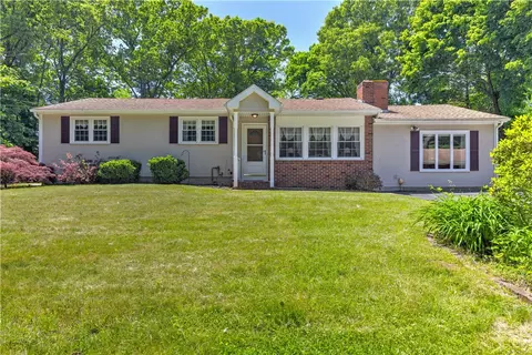 20 Peeptoad Rd, Scituate, RI 02857
