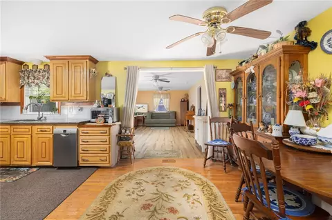 6 Glenrose Dr, East Providence, RI 02915