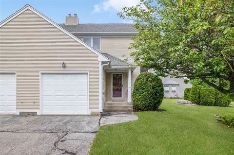 93 Nipmuc Trl #D, North Providence, RI 02904