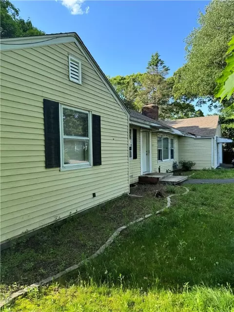 Exterior - 139 Lancaster Ave, Warwick, RI 02886 photo 2 of 8
