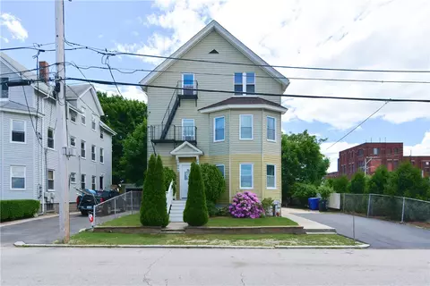 35 Hunts Ave, Pawtucket, RI 02861