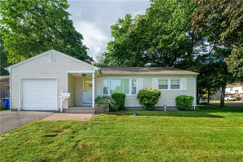 1 Shady Ln, East Providence, RI 02915