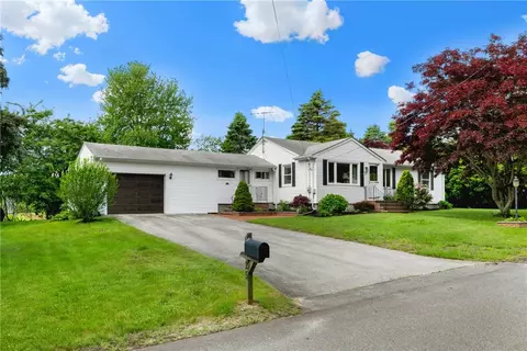 25 Council Rock Rd, Cranston, RI 02921