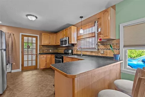 Kitchen - 15 Corwin Ave, Warwick, RI 02889 photo 2 of 2