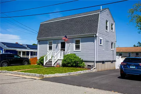 115 Islington Ave, Portsmouth, RI 02871