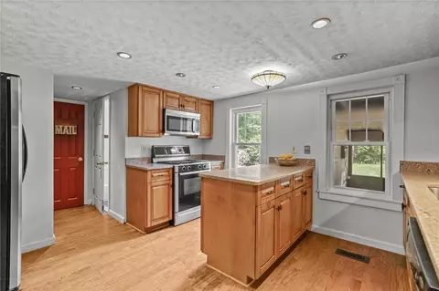 907 Putnam Pike, Glocester, RI 02814 photo 8