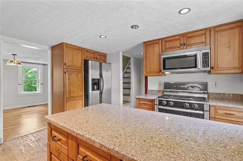 907 Putnam Pike, Glocester, RI 02814 photo 7