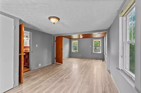 907 Putnam Pike, Glocester, RI 02814 photo 14
