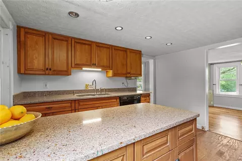 907 Putnam Pike, Glocester, RI 02814 photo 10