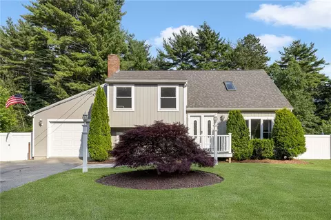 92 Wisteria Dr, Coventry, RI 02816