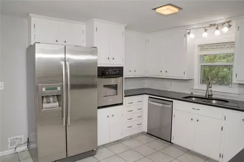 785 Centerville Rd, Warwick, RI 02886 photo 2
