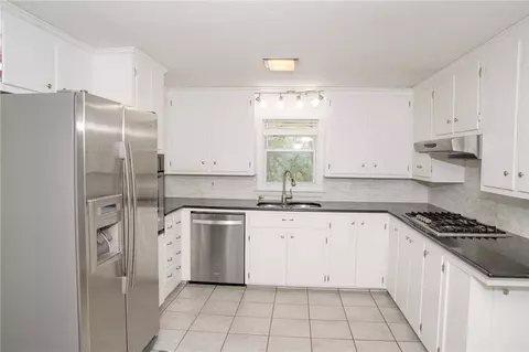 785 Centerville Rd, Warwick, RI 02886 photo 3