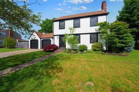 55 Roslyn Ave, Cranston, RI 02910