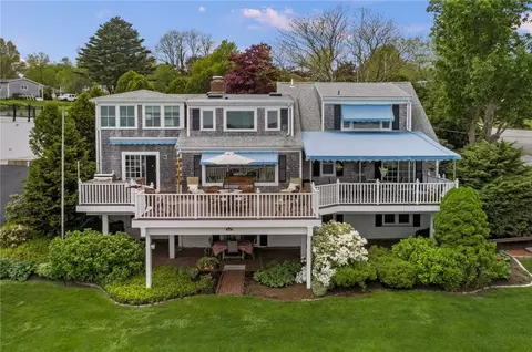 379 Mccorrie Ln, Portsmouth, RI 02871