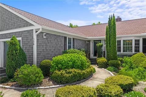 156 Young Dr, Portsmouth, RI 02871