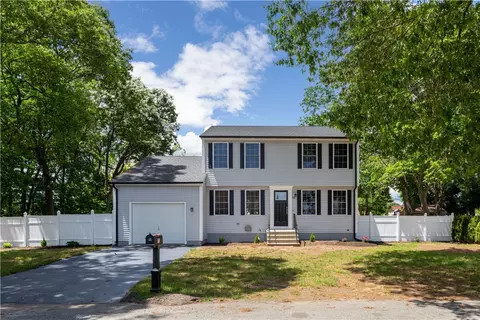 33 Tremont St, Warwick, RI 02889