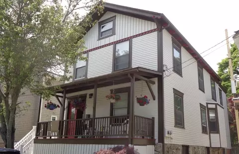 16 Pond Ave, Newport, RI 02840