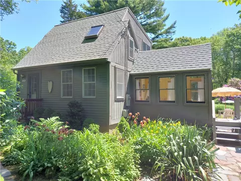 815 Broad Rock Rd, South Kingstown, RI 02879
