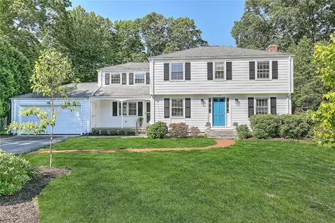1 Briarwood Dr, Barrington, RI 02806