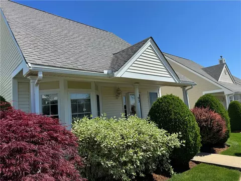 93 Boylston Dr, Cranston, RI 02921