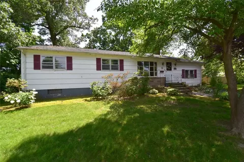 122 Eton Ave, Warwick, RI 02889