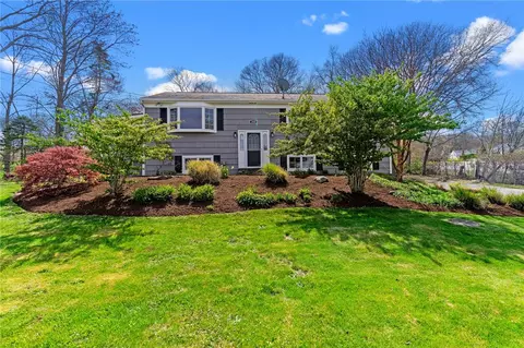 200 Fleetwood Dr, North Kingstown, RI 02874