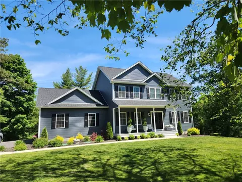 29 Wooded Grove Cir, West Kingston, RI 02892