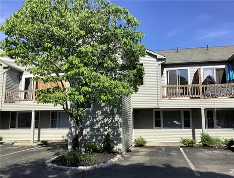 10 East St #111, Cranston, RI 02920