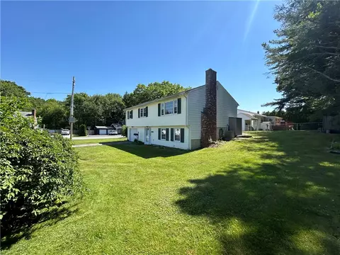 99 Everill St, Warwick, RI 02889 photo 2