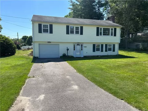 99 Everill St, Warwick, RI 02889 photo 3