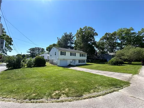 99 Everill St, Warwick, RI 02889 photo 4